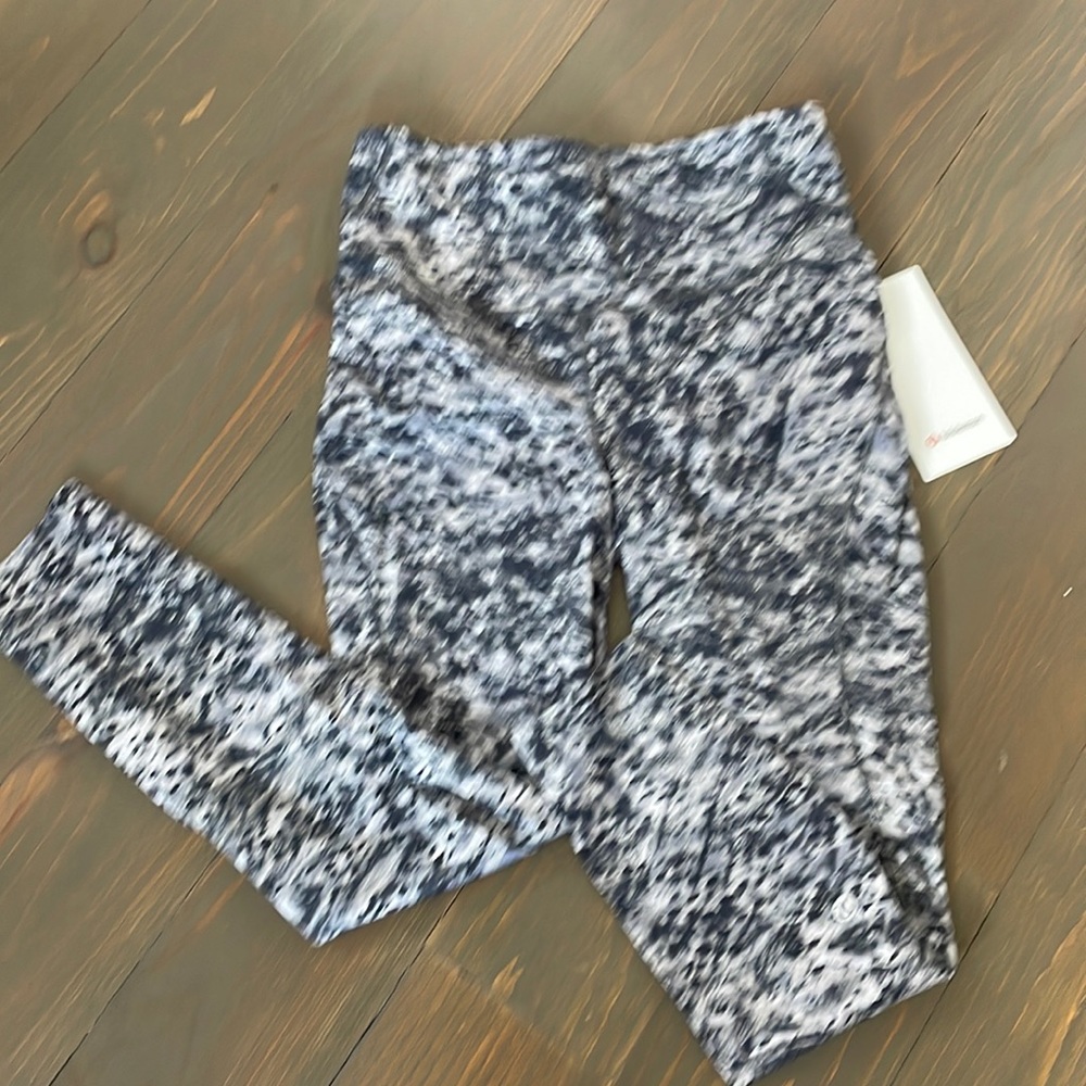 NWT Lululemon Base Pace HR Tight 25”
